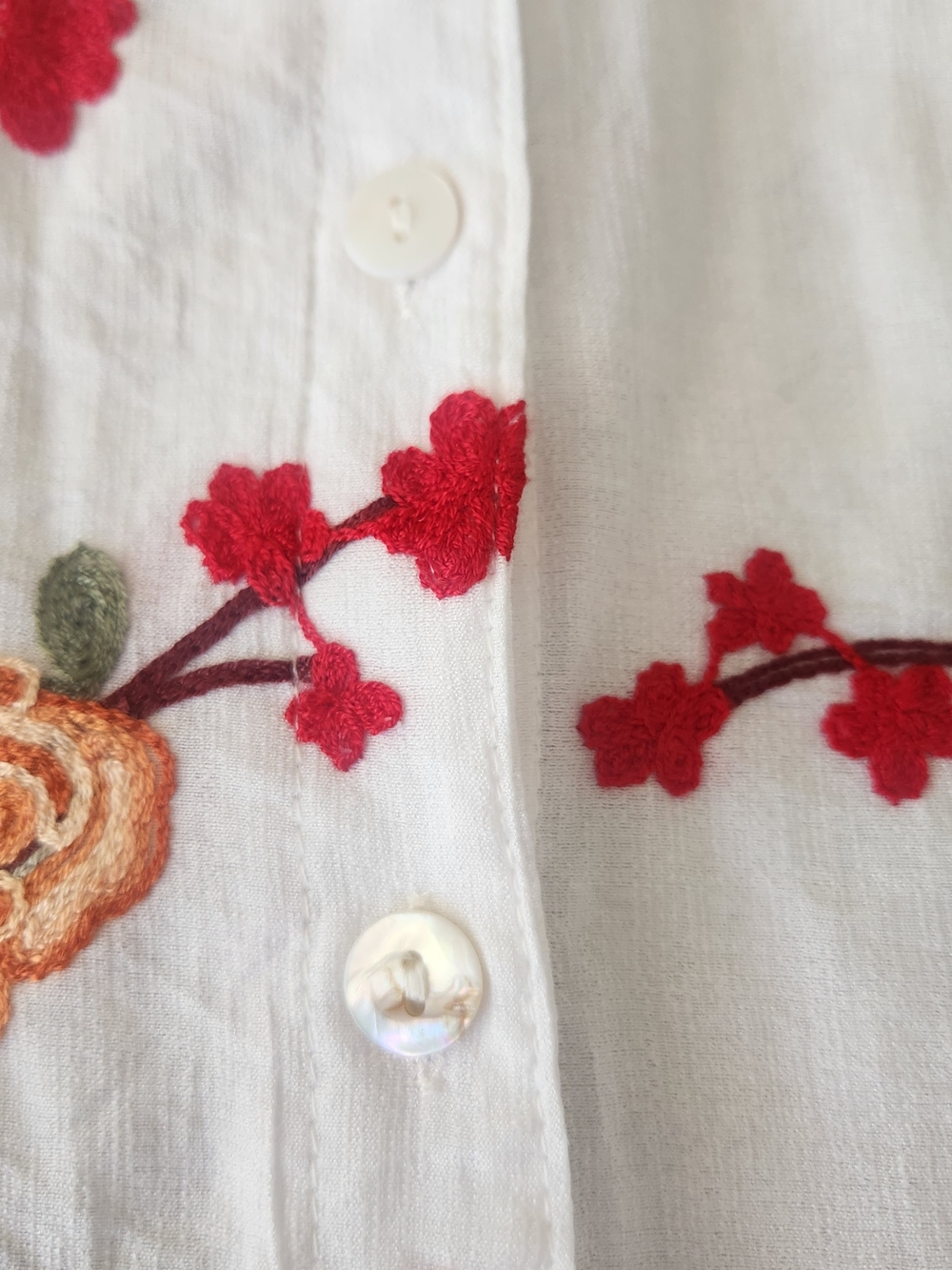 Women's Anna & Rose White Floral Embroidered Button-Front Blouse Size Large - Picture 11 of 13